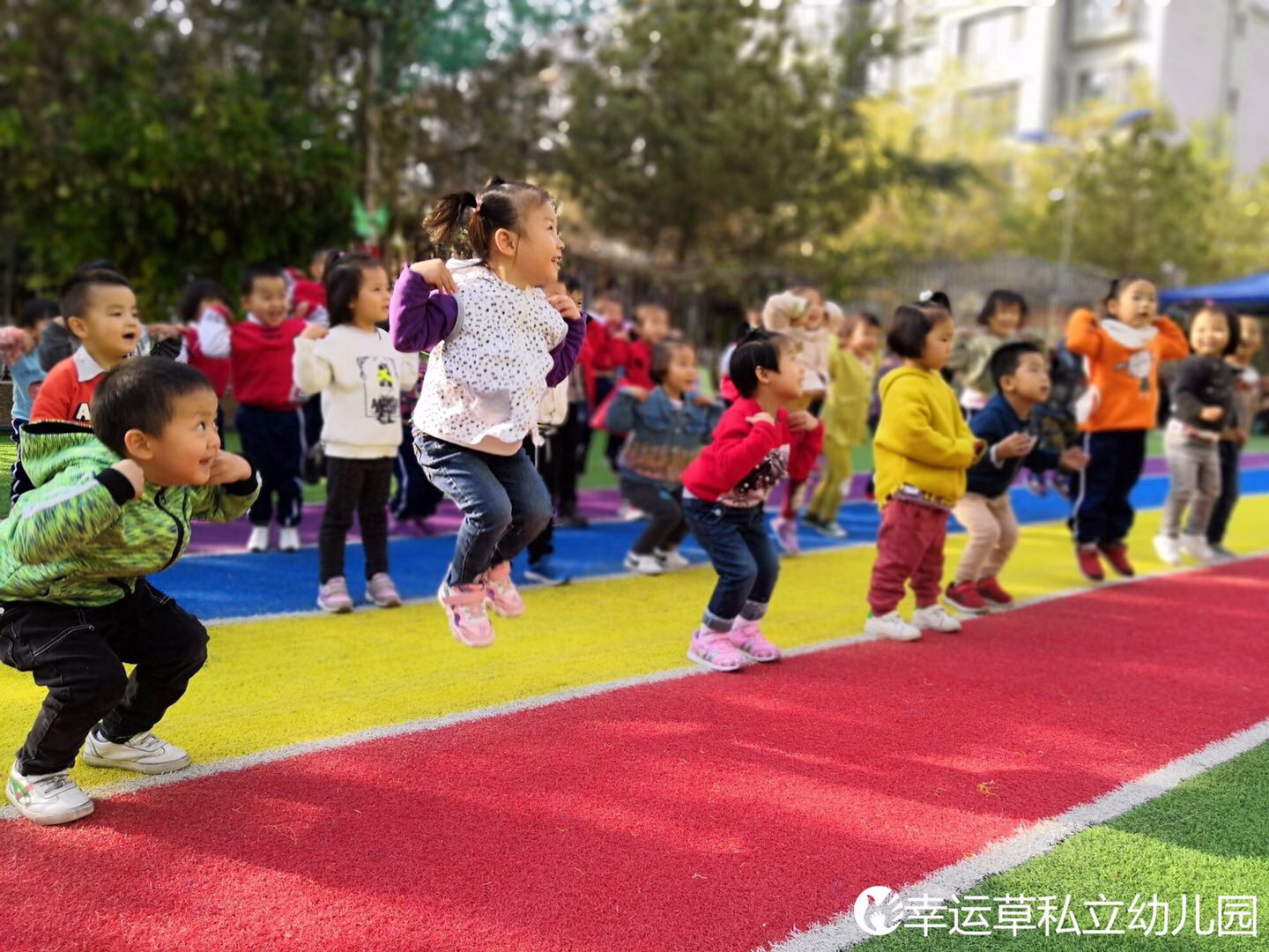 中一班幼儿穿衣服比赛邀请函